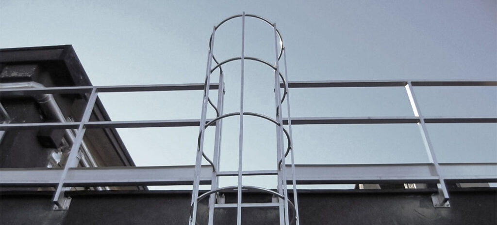 Scala gabbia marinara quota di sbarco vista frontale - © Metalsystem Milano