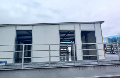 Dettaglio porte cabina in carpenteria certificata per Sentinel Spa - Metalsystem Milano
