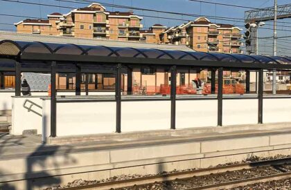 Pensilina in policarbonato biprotetto per sottopasso stazione ferroviaria a Treviglio - Metalsystem Milano