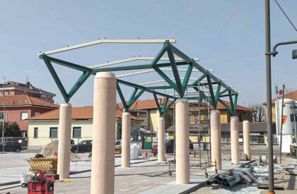 Fasi costruzione tettoie uso pubblico a Villasanta MB - Metalsystem Milano