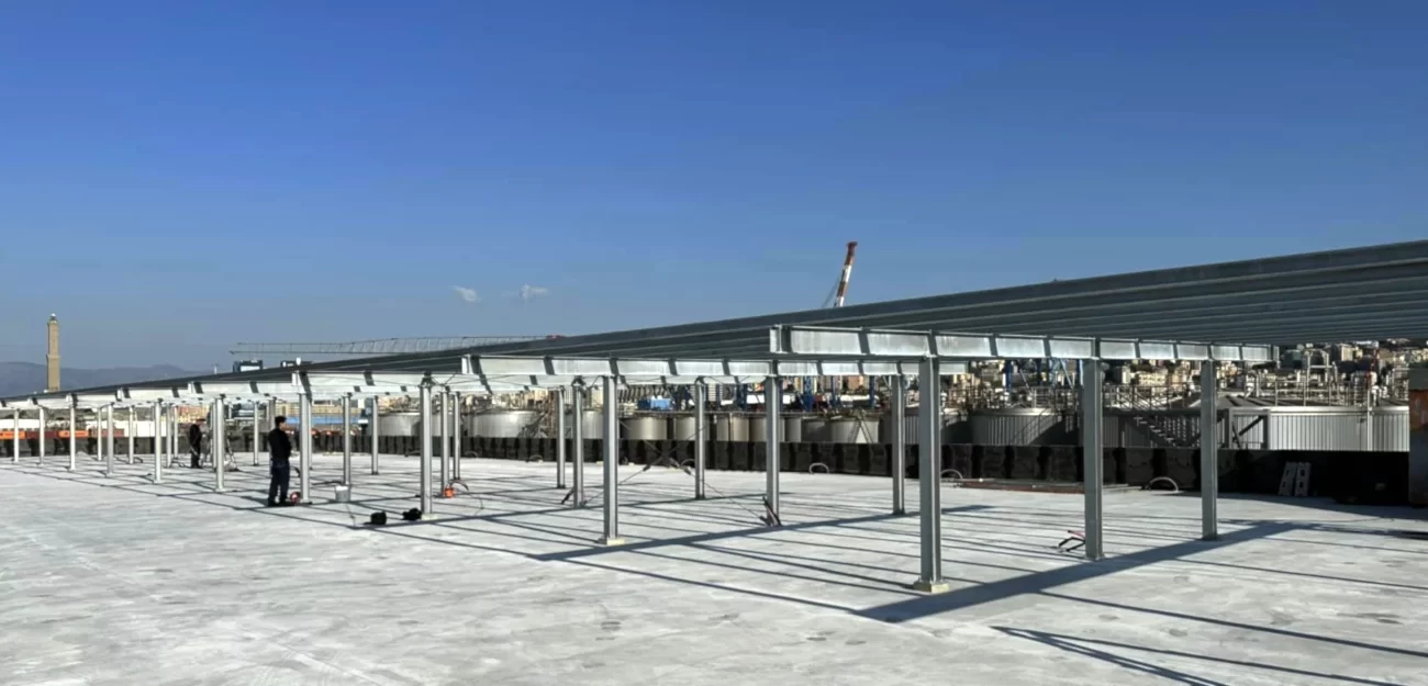 Realizzazione tettoia in ferro per impianto fotovoltaico - AOC Genova Porto